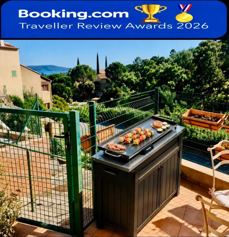 CAVALAIRE vue MER au loin MAISONNETTE TOUT ÉQUIPÉE POUR 4 PERSONNES AVEC PISCINE CLIM WIFI VÉLOS TV PLANCHA - 1