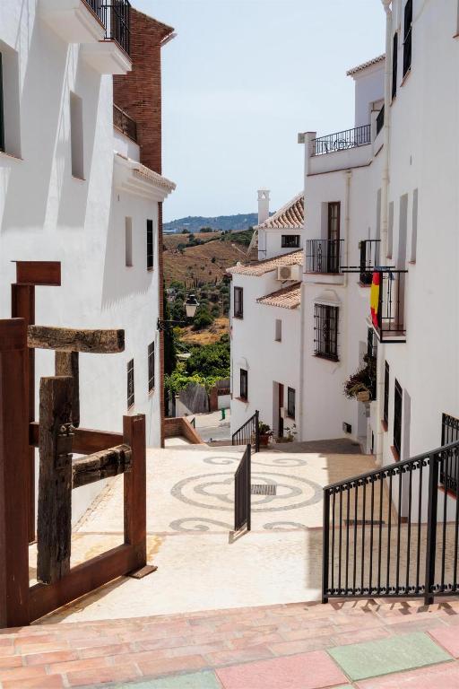 Frigiliana 3-Bed Apartment- Sleeps 8 - 4