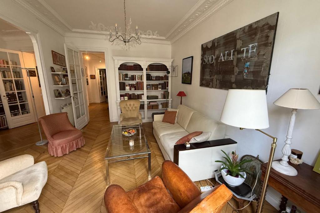 Grand appartement calme avec balcon à Paris 12 - 1