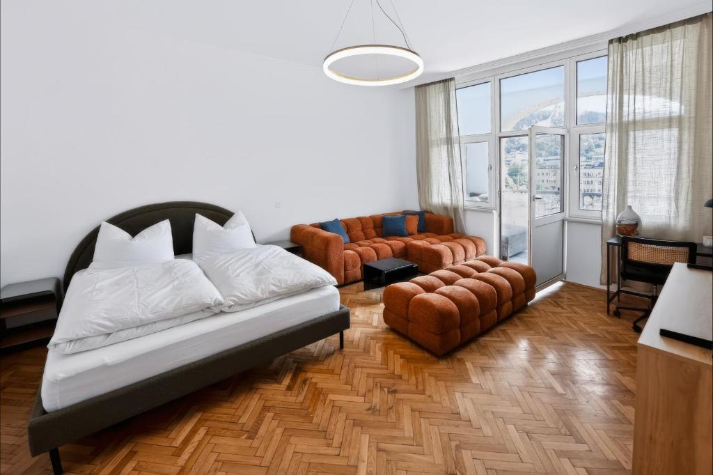 Spacious Vintage Loft with Modern Design - 1