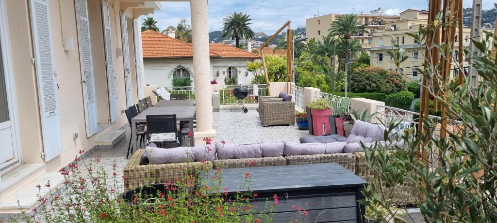 SUPERBE MAISON 6 ch, 4 sdb, terrasses et billard - 3
