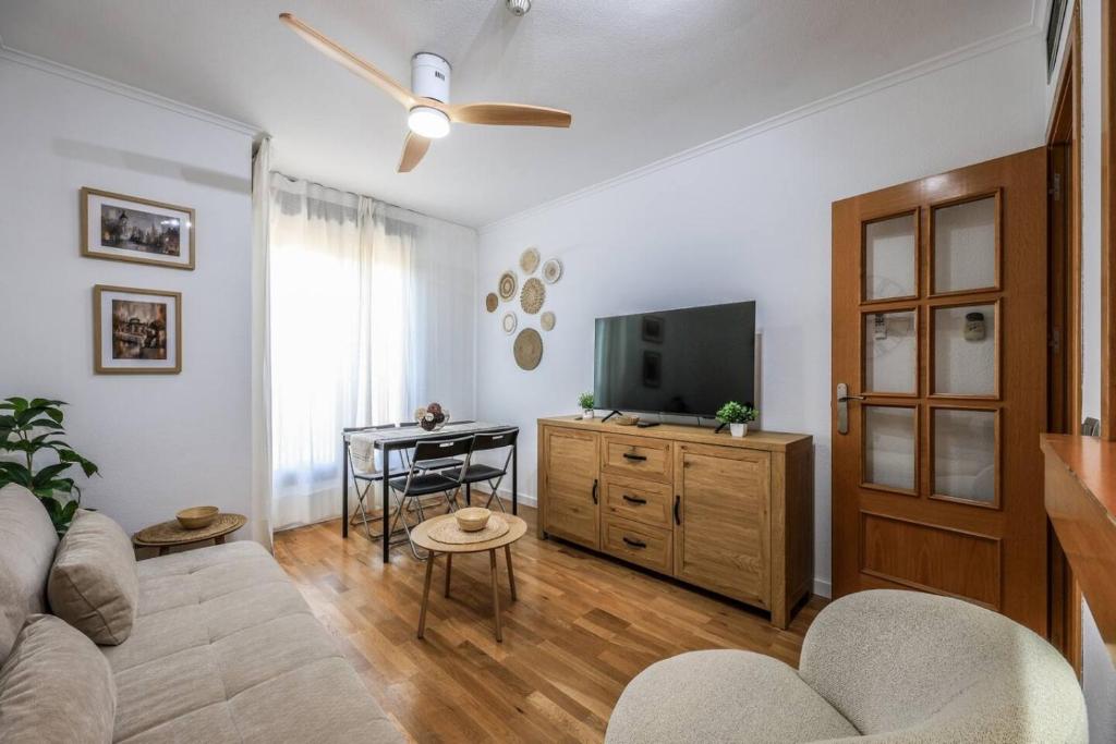 Amazing Stay in Madrid with Pool & Parking - 1