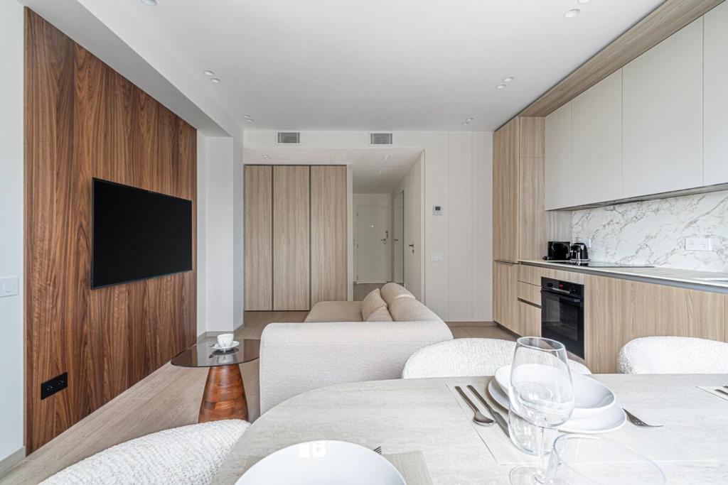 Modern 3BR 5min Walk to Monaco with Sea View - 2