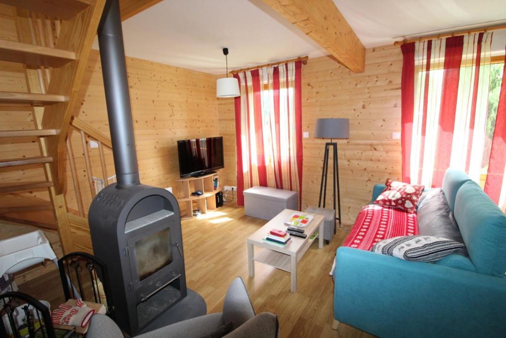 Chalet avec mezzanine 4 étoiles, Saint Mamet, jusqu'à 10 couchages, proche du lac de Gérardmer des commerces et des pistes de ski dans un quartier calme - 2