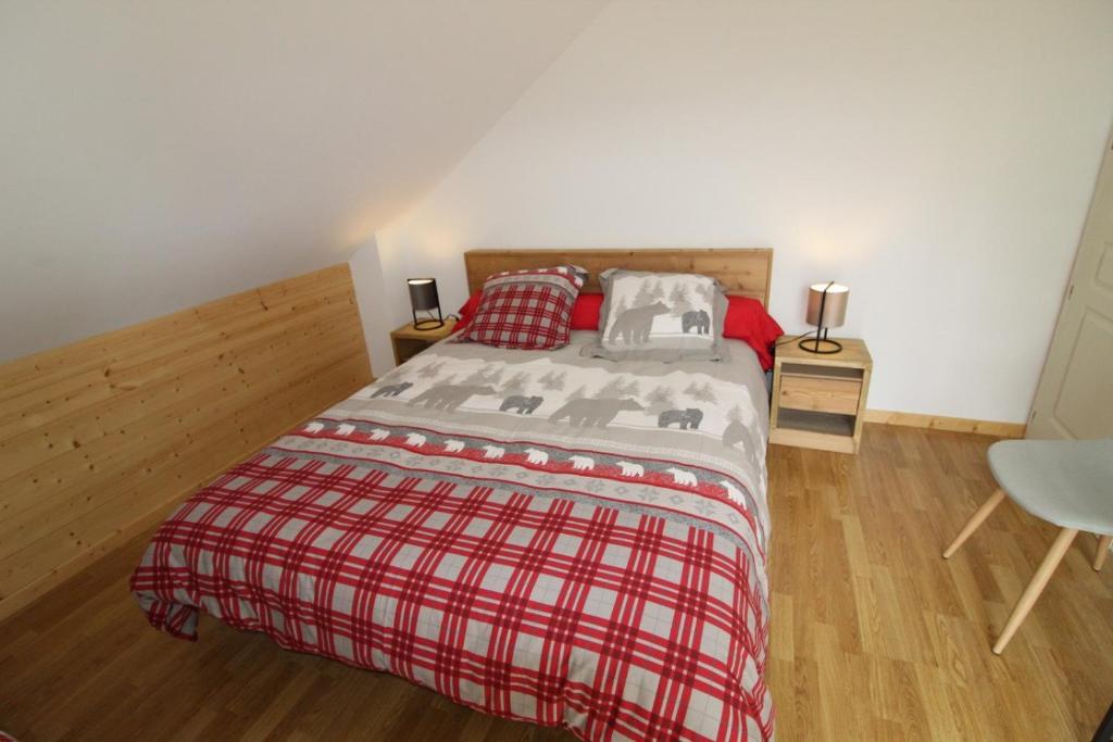 Chalet avec mezzanine 4 étoiles, Saint Mamet, jusqu'à 10 couchages, proche du lac de Gérardmer des commerces et des pistes de ski dans un quartier calme - 3
