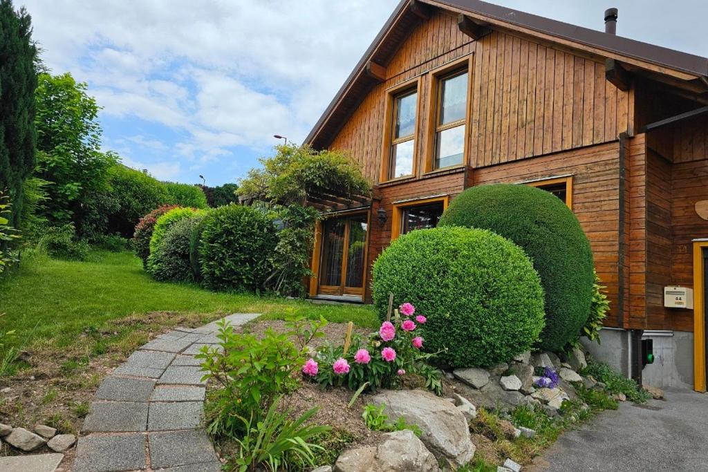 Chalet avec mezzanine 4 étoiles, Saint Mamet, jusqu'à 10 couchages, proche du lac de Gérardmer des commerces et des pistes de ski dans un quartier calme - 4