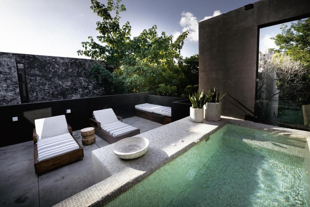 The Four Luxury Villas, 8 Pools, 15 BRs, 38 Pax - 1