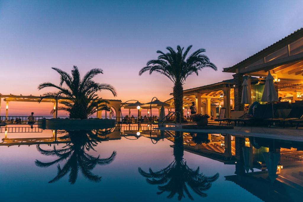 Sea Breeze Hotel & Apartments photo