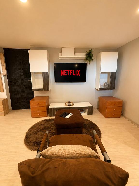 Cozy studio in a chalet Netflix Parking - 1