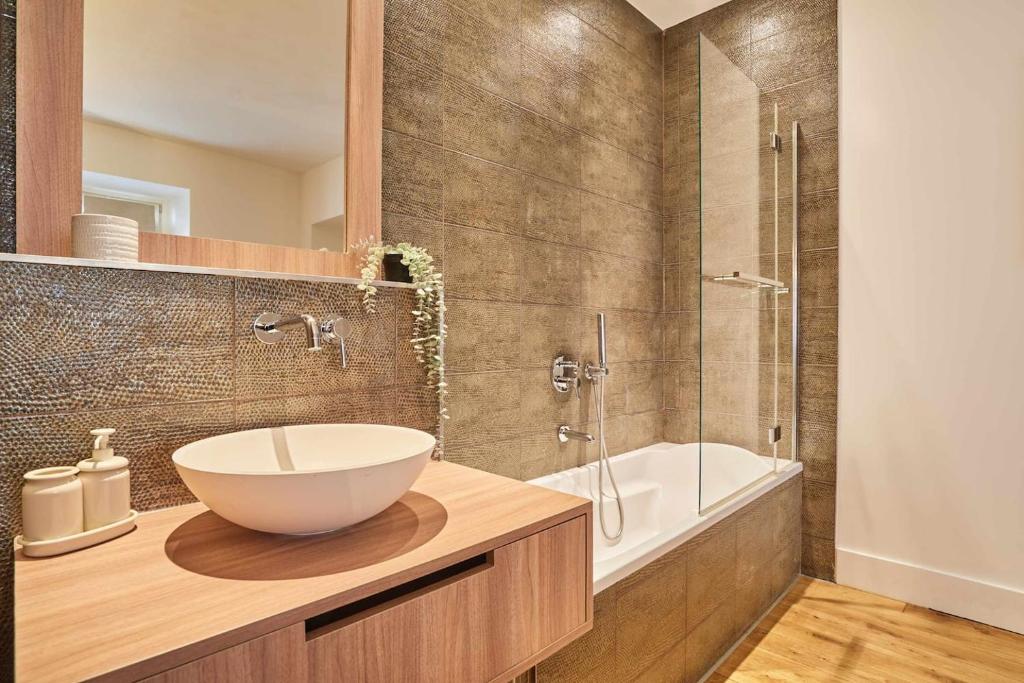 Le Grand Paris Apartments - 5