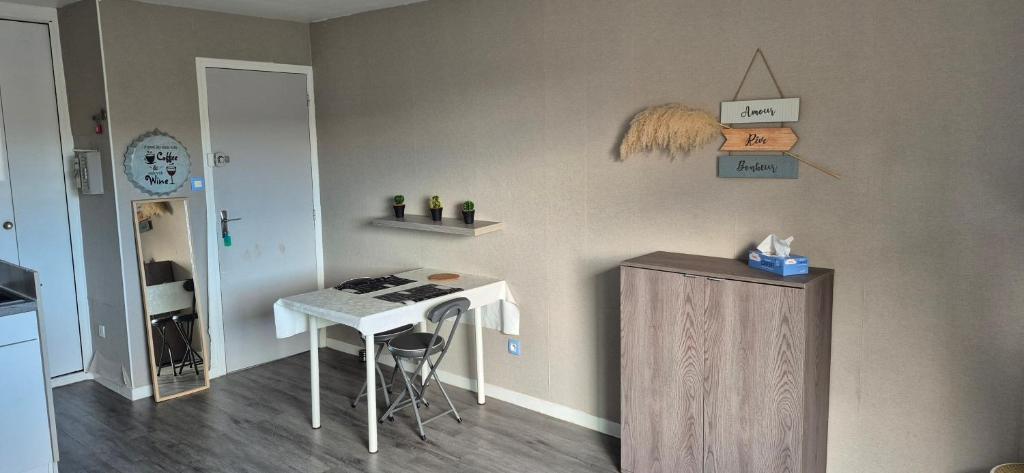 Asphodèle, Joli studio avec parking, 2 pas des plages et du Port - 4