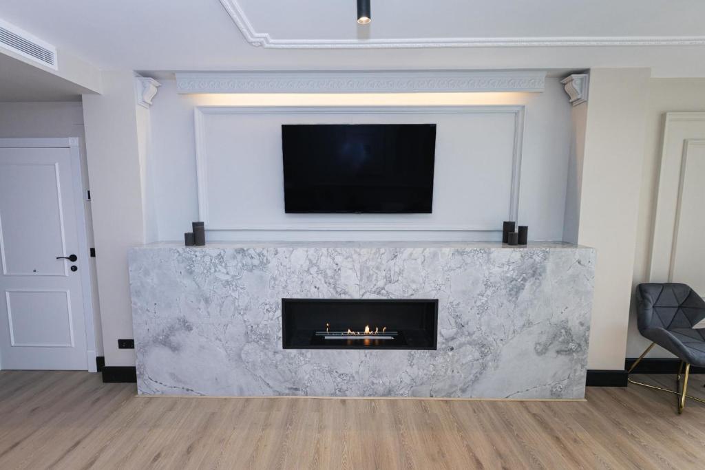 All About Puente Romano Deluxe Apt - 3