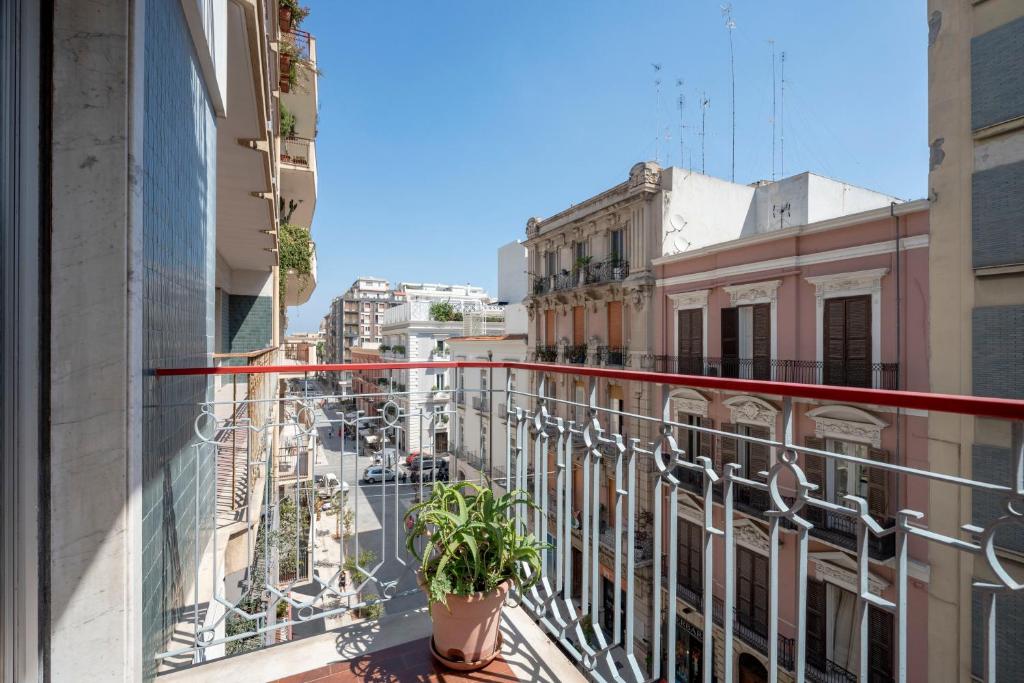 GuestHost - Bright Balcony Flat in Central Bari - 1