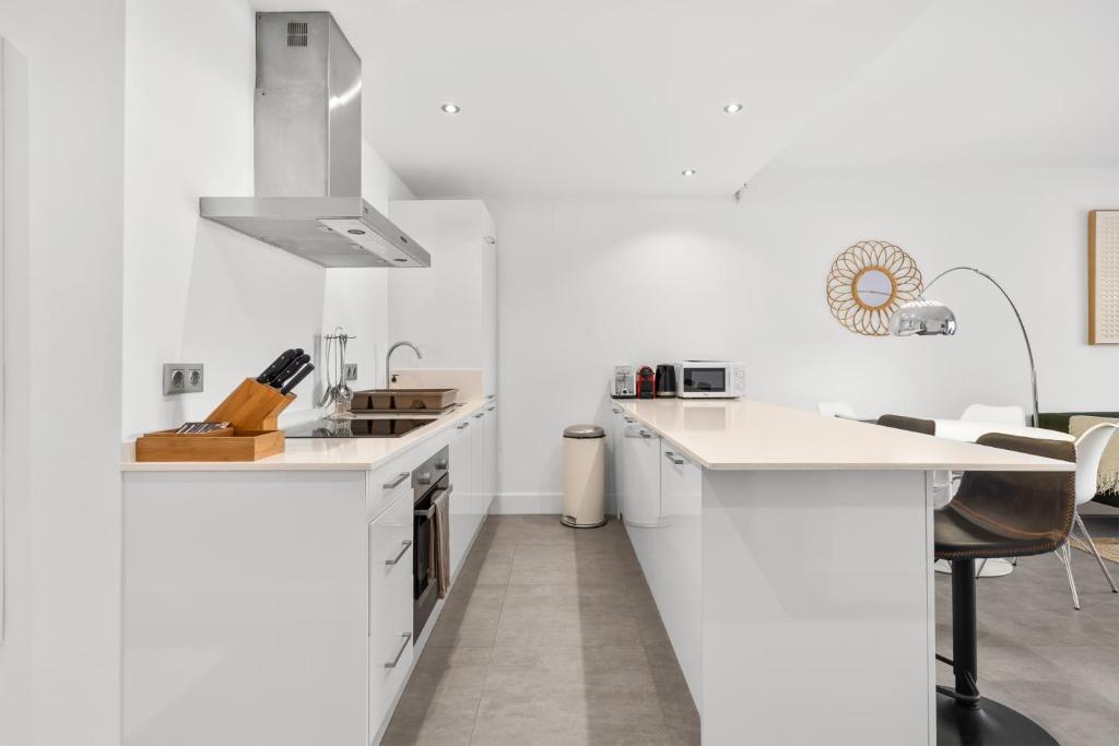 Modern 3 bed Apartment in Puerto Banus, Marbella - 2