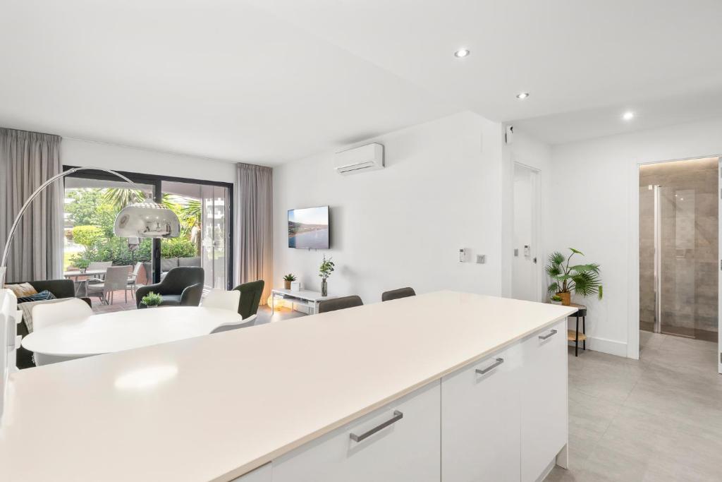 Modern 3 bed Apartment in Puerto Banus, Marbella - 4