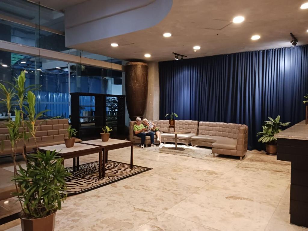 Lancaster Hotel Manila