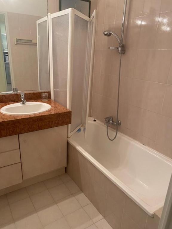 Appartement avec piscine partagée et terrasse - 3
