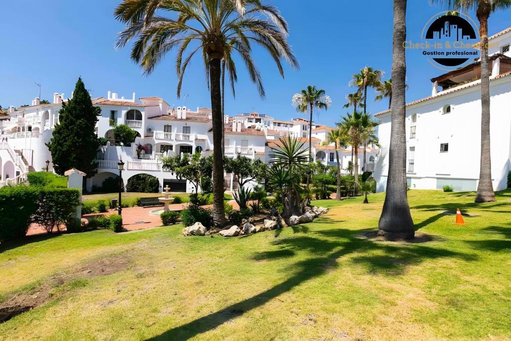 Riviera Del Sol Apartment - 3