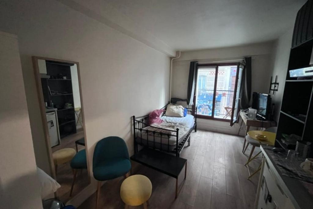 Grand studio avec balcon à Paris 10 - 2