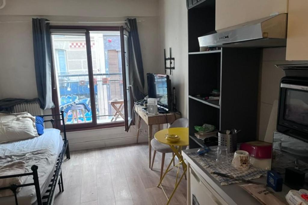 Grand studio avec balcon à Paris 10 - 1