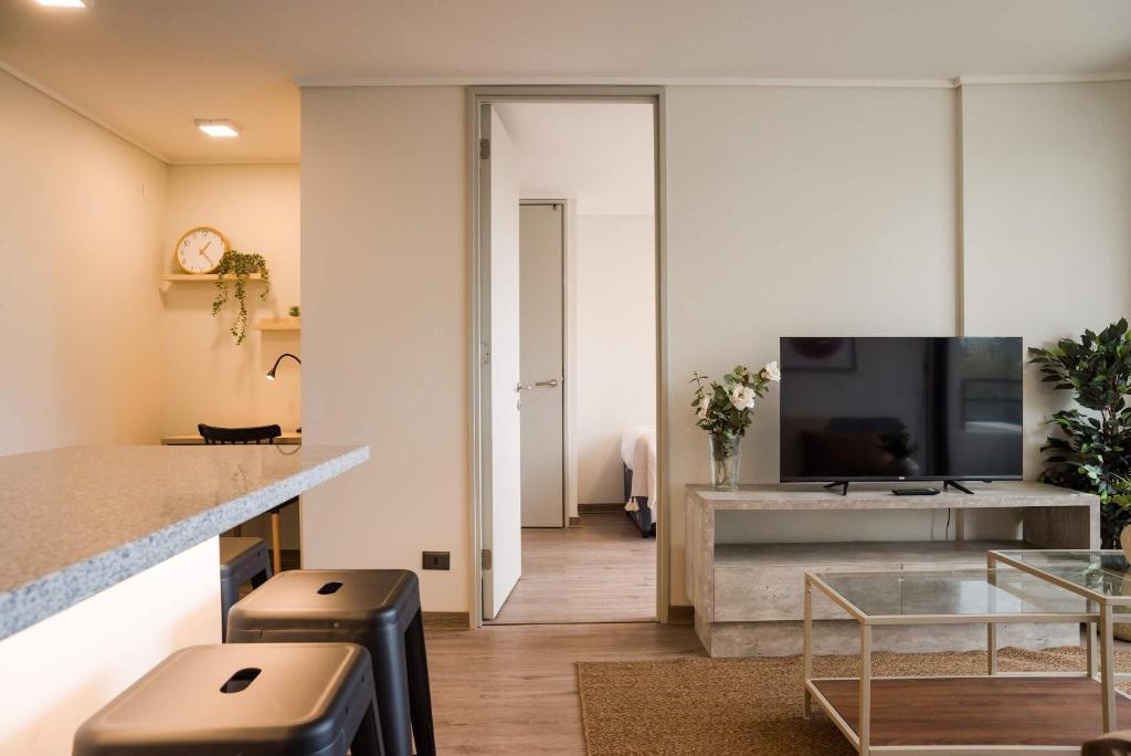 Beautiful 2BR Apt in Las Condes with Pool & Views - 4