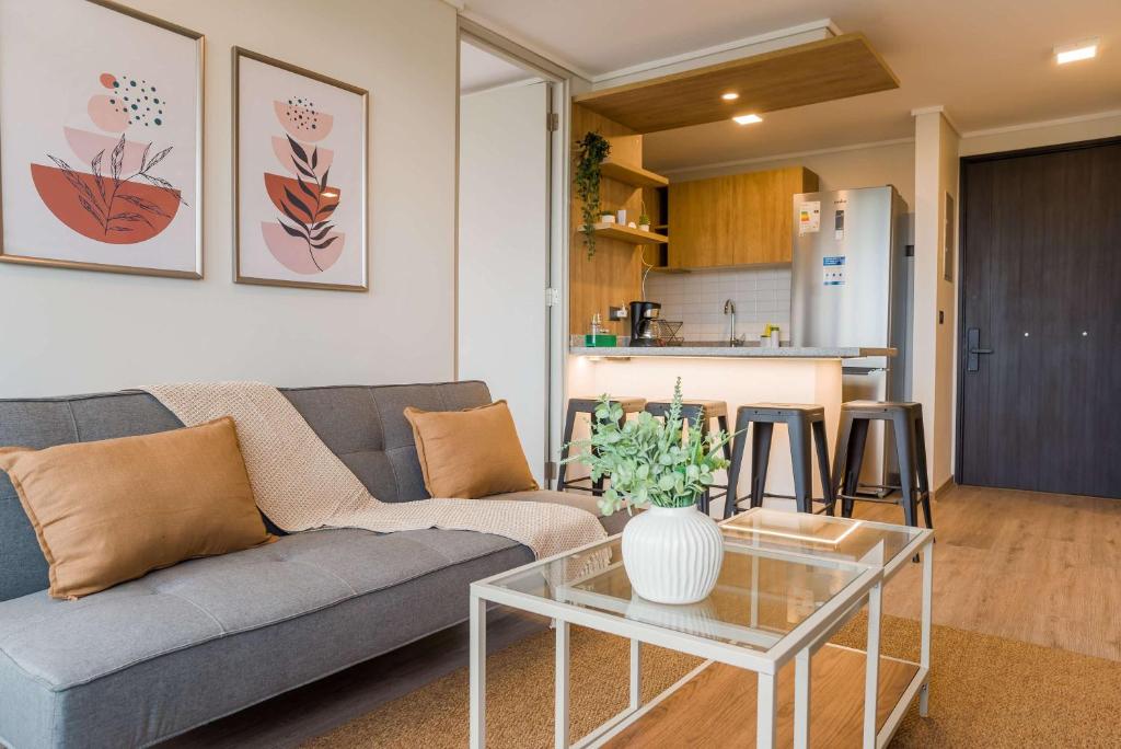 Beautiful 2BR Apt in Las Condes with Pool & Views - 2