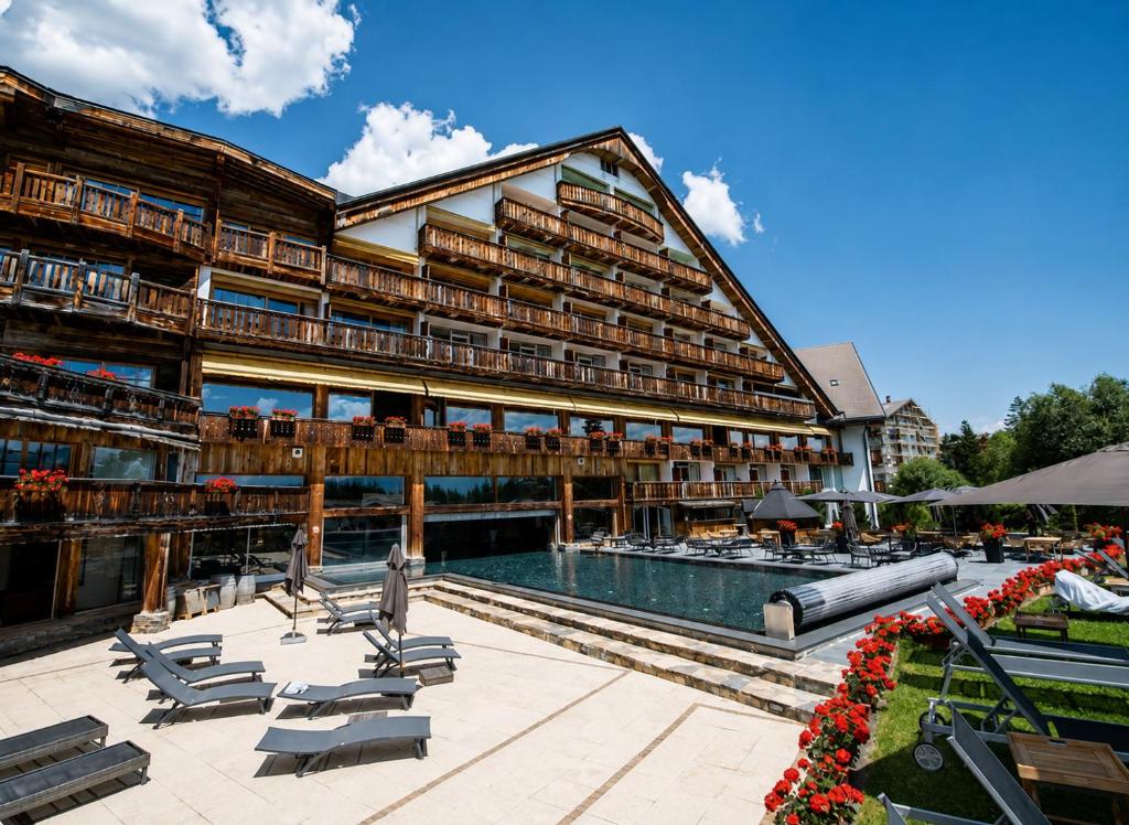 Studio with a swimming pool in Crans-Montana - 1