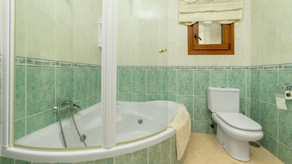 Stylish Villa near beach & pool access - 2