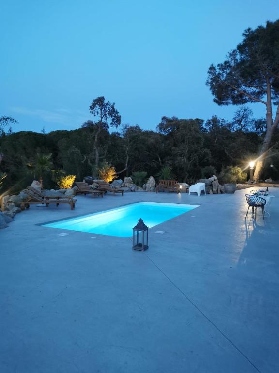 Dépendance dans Mas traditionnel avec piscine - 1