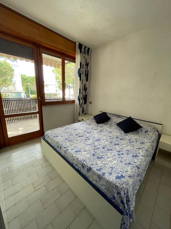 Apartment with large terrace near the sea - 4