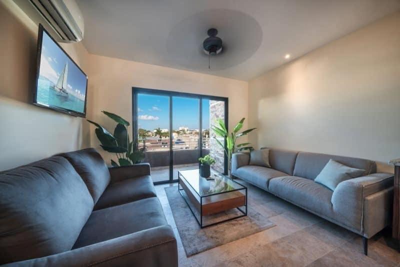 Bright & Spacious 1BR Apartment in the City Center - 2