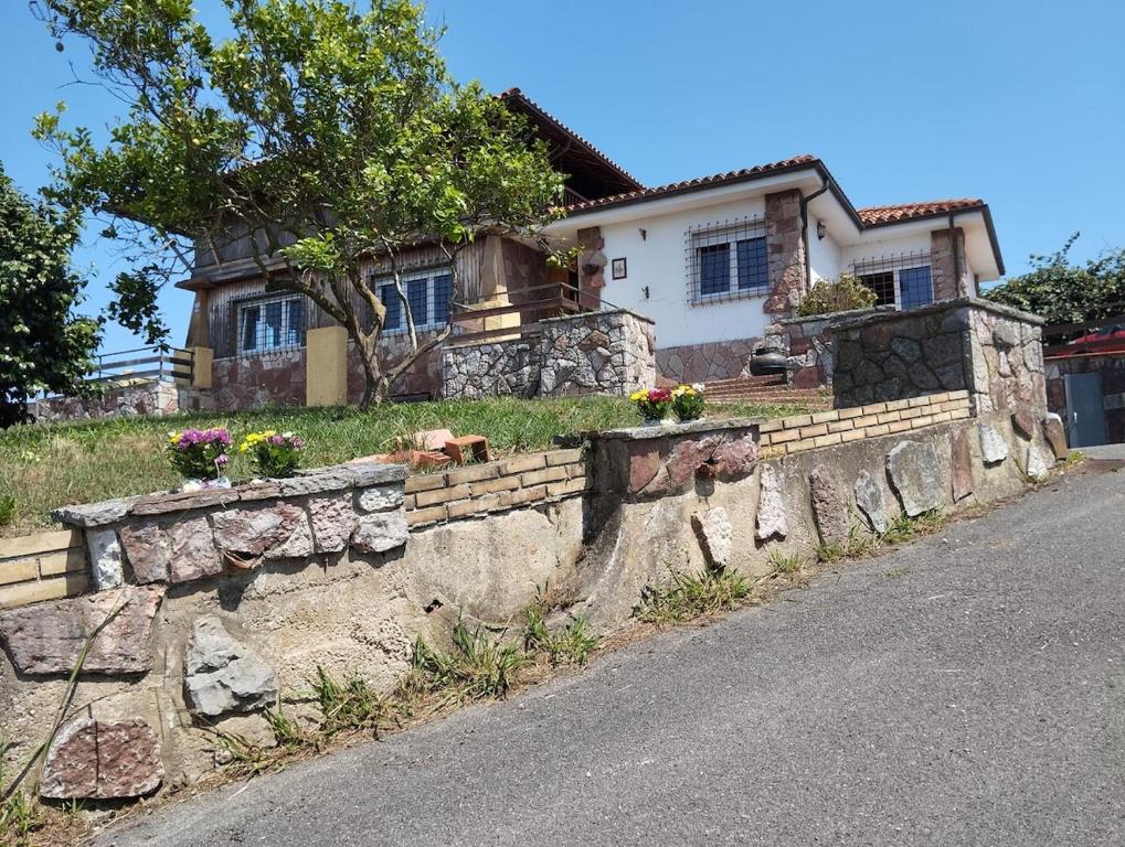 House with Private Garden & Sea Views Near Gijón Beach - 2