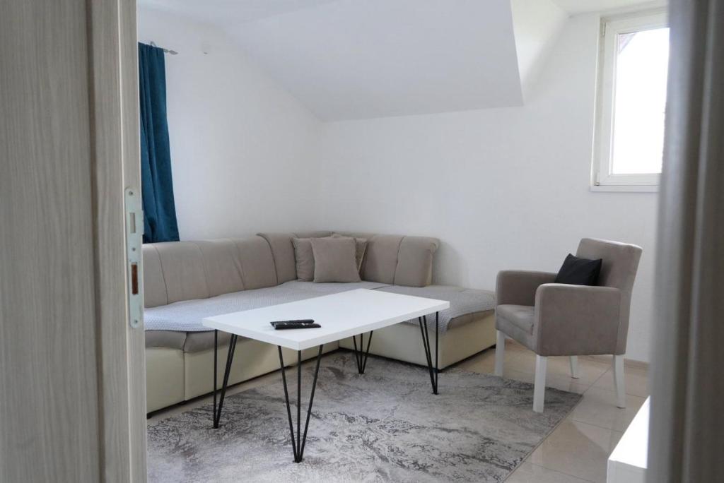 Cherry Apartments - 4