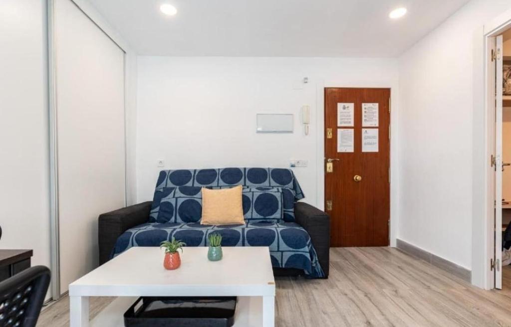 CG944 - Renovated Apartment with City Views, AC and Lift - Free Street Parking - 3