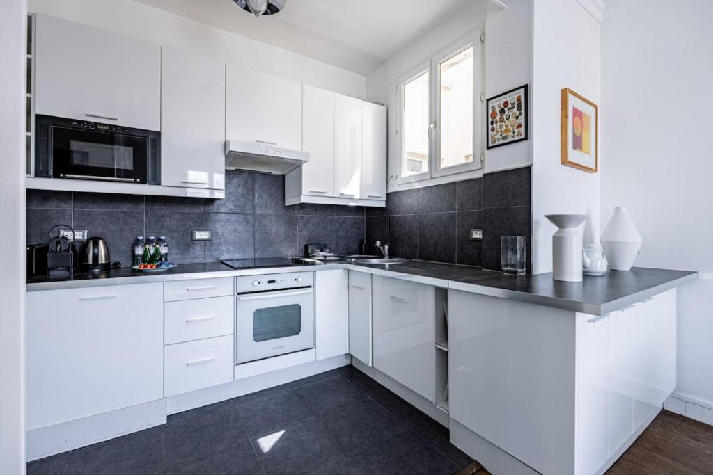 Paris 8th arrondissement - Champs Elysées - Balcony - 1 bedroom - 4