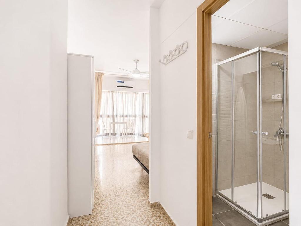 VIS112 - Central Studio with AC and Lift - 5 min Walk to the Pedestrian Centre - 2