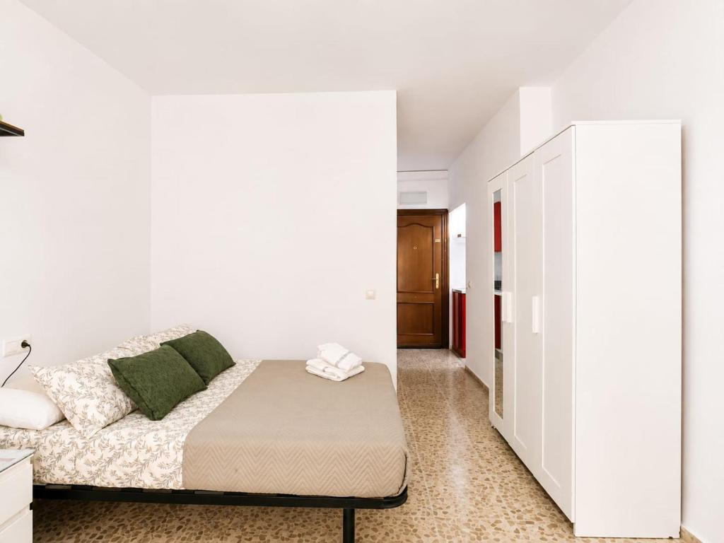 VIS112 - Central Studio with AC and Lift - 5 min Walk to the Pedestrian Centre - 3