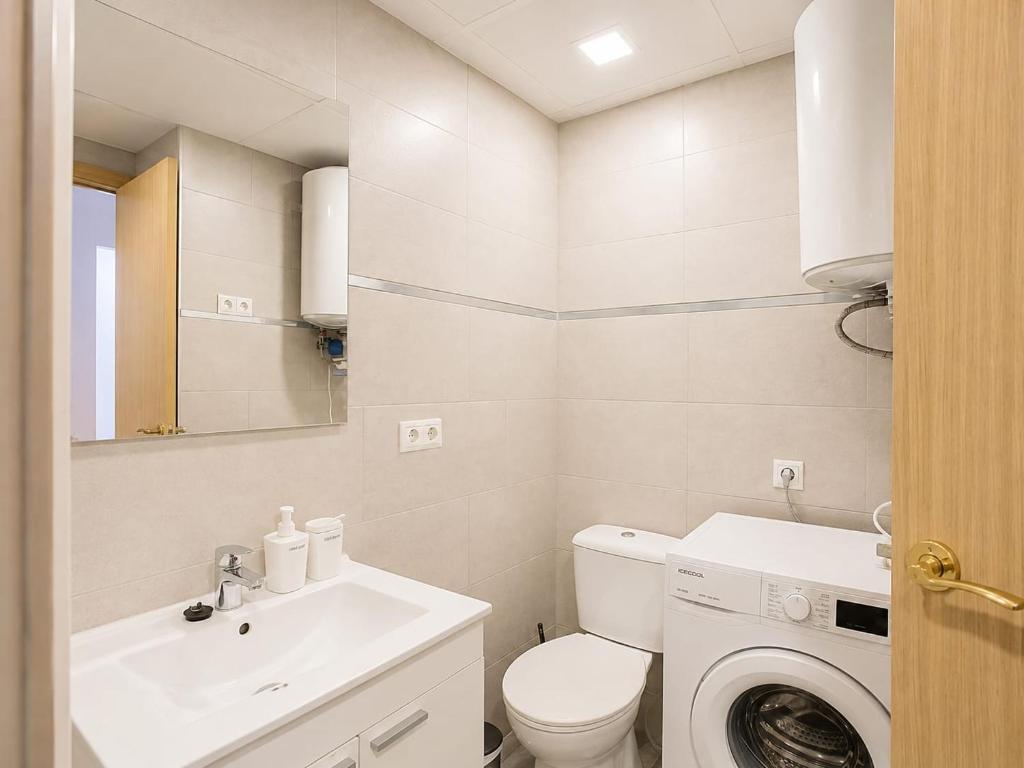 VIS112 - Central Studio with AC and Lift - 5 min Walk to the Pedestrian Centre - 4