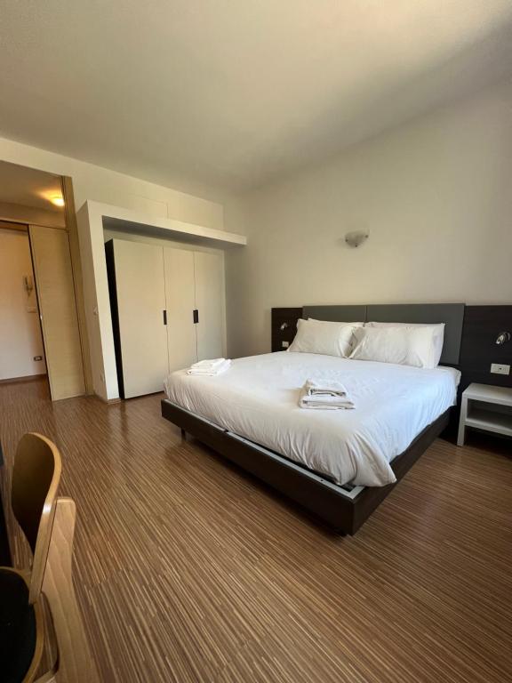 3 Venice rooms Hotel,Piazza Ferretto, M9 Museum, Duomo,Teatro Toniolo, Airport, Wi Fi, Central City, Family, Group Friends - 3