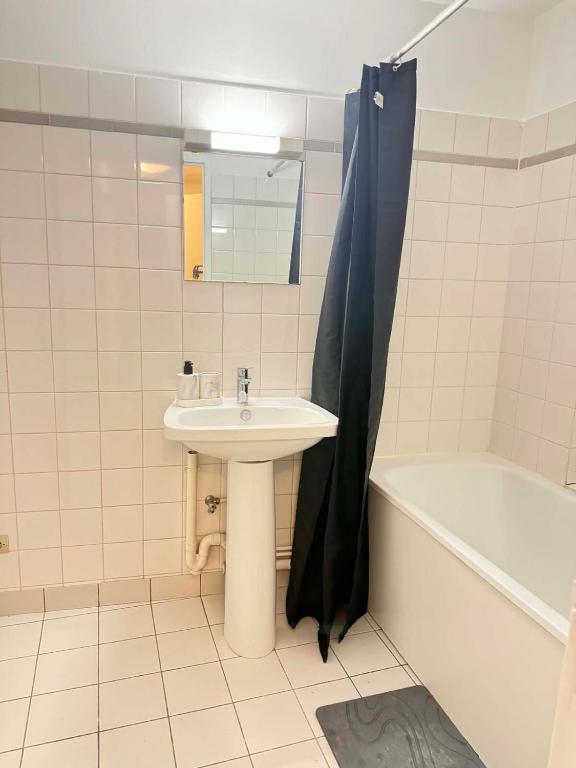 Central & Cozy Flat in Angers - 2