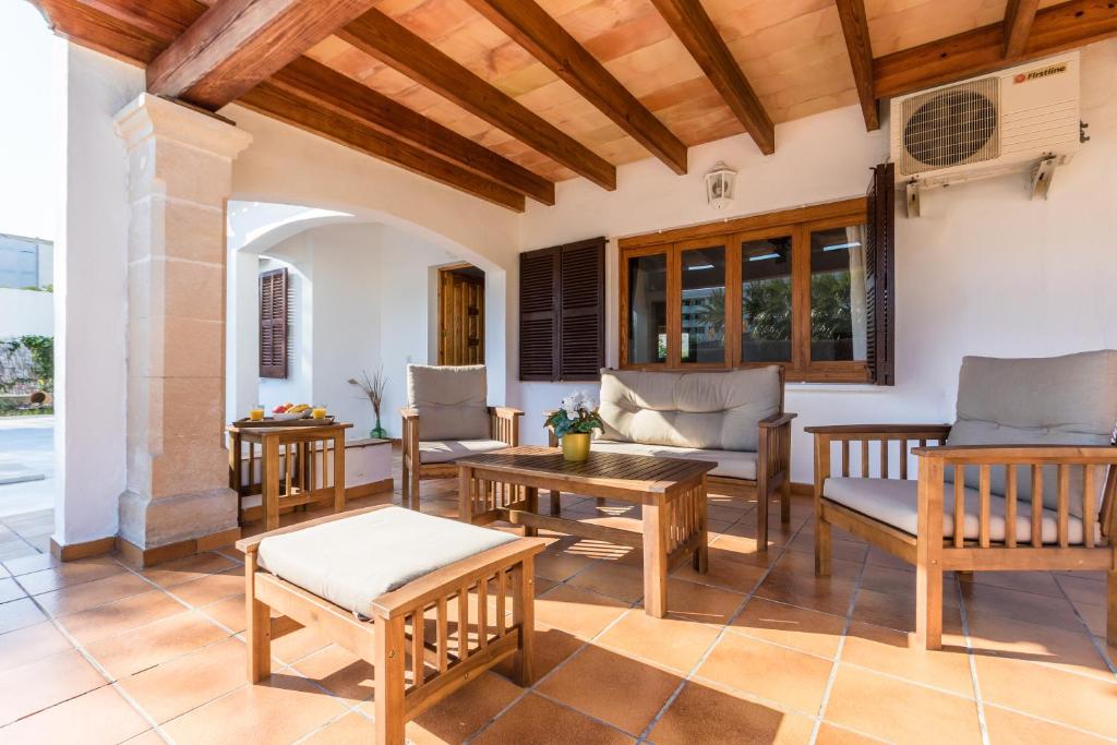 Chalet Falcó with Private Pool and Garden, Port d'Alcúdia