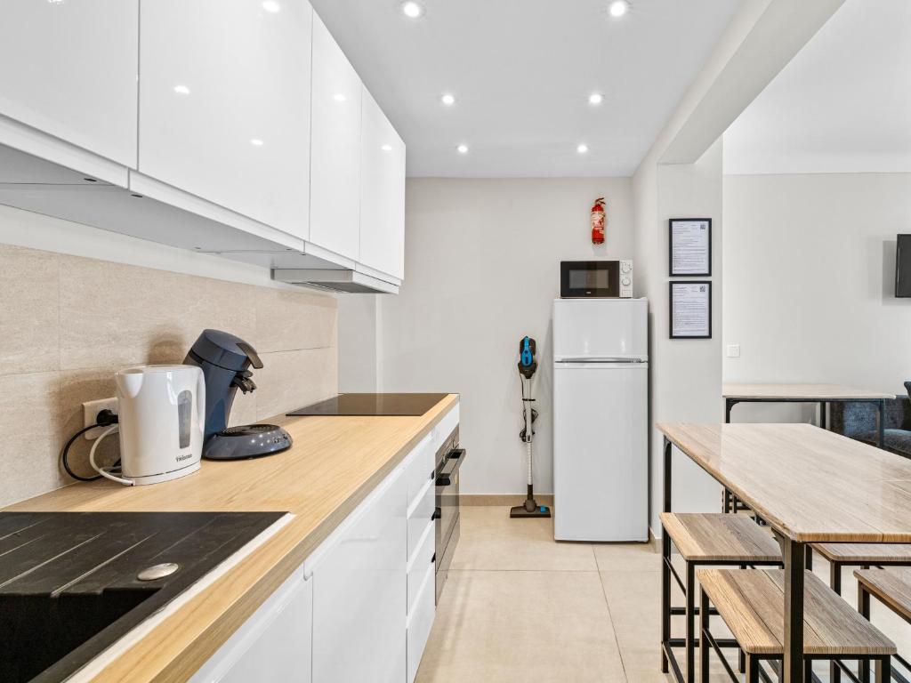 7 min walk to the sea, Free parking, 3 AC, Garden - 5
