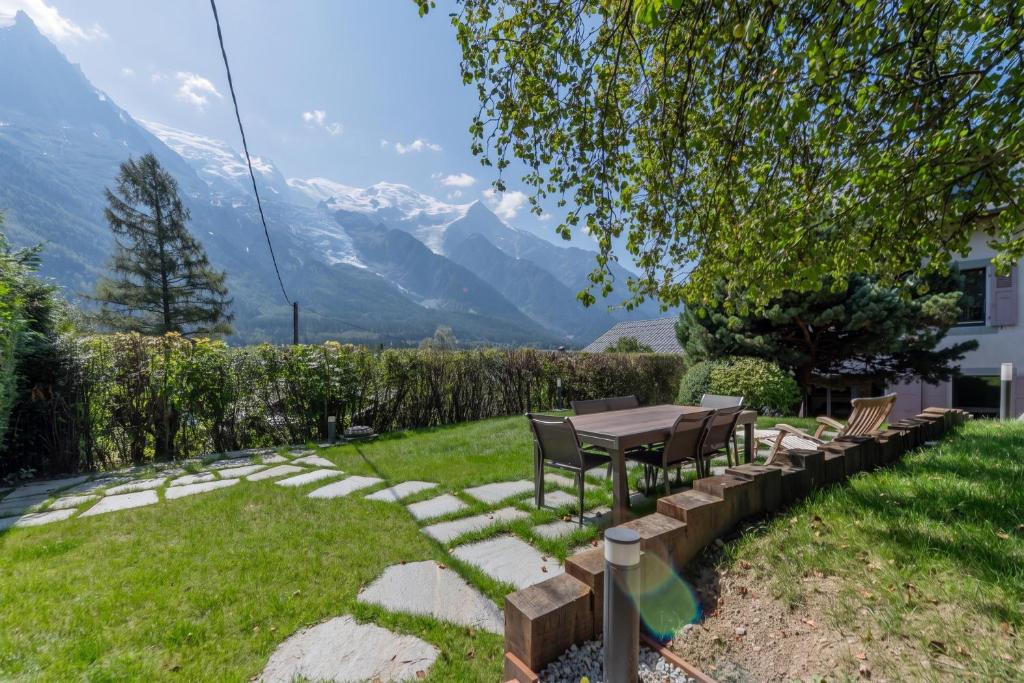 Chez Roberto Chamonix 3BR Duplex with Sauna & Garden - Happy Rentals - 2
