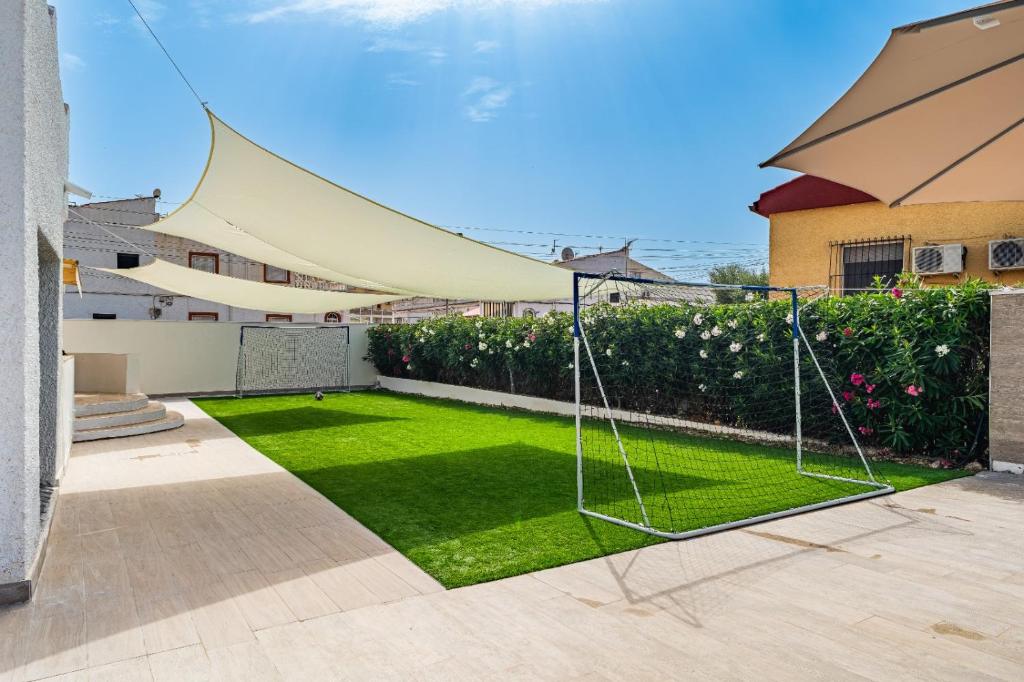 Villa with swimming pool, football field and outdoor kitchen - 4