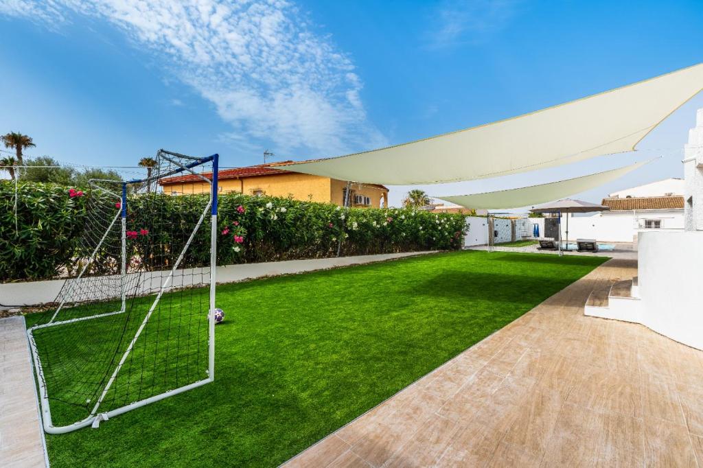 Villa with swimming pool, football field and outdoor kitchen - 5