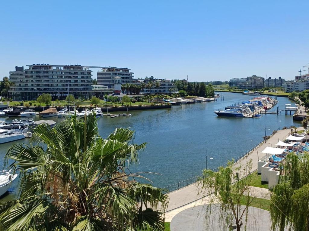 DEPARTAMENTO CONDOMINIO BAHIA GRANDE NORDELTA , TIGRE , CON BALCÓN Y VISTA A LA Bahia , piscina exterior opcional arancelada - 3