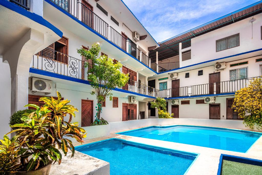 Hotel Naxhiely - 1