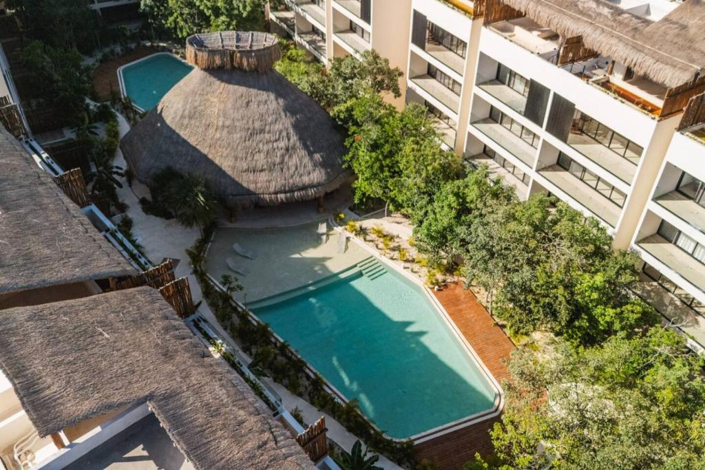 Divine 2BR with Beach Access Gym Fast WiFi - 3