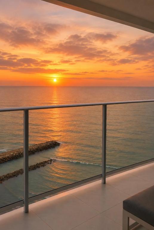 12th Floor Oceanfront Condo -Grand Bay Manta - 4