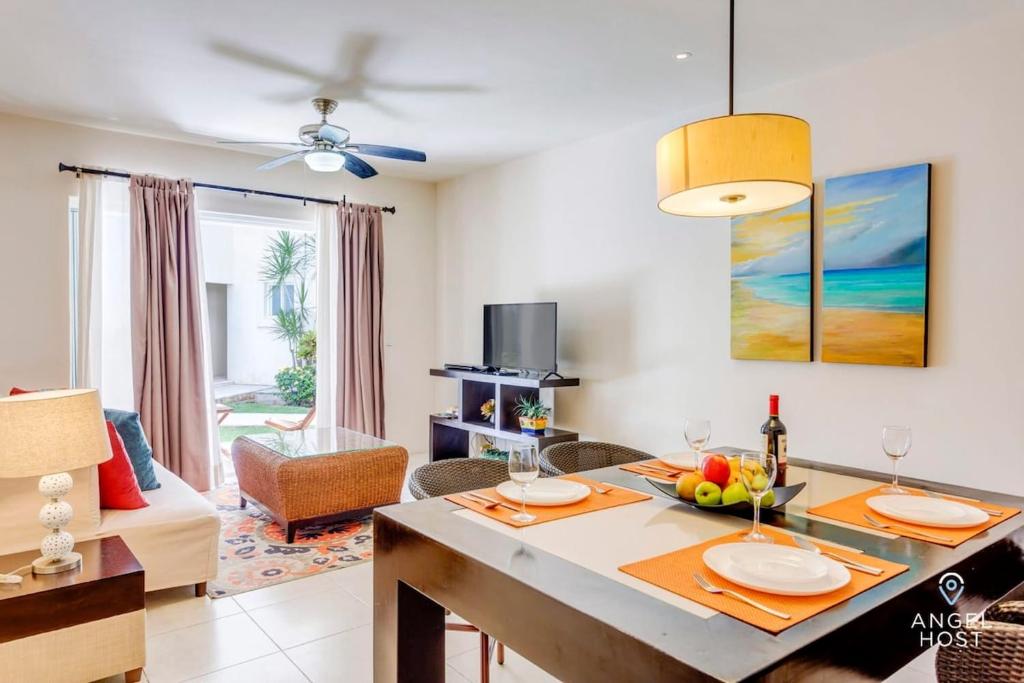 Pool, Gazebo, Parking, 2 Blocks to Beach & 5th Ave - 2